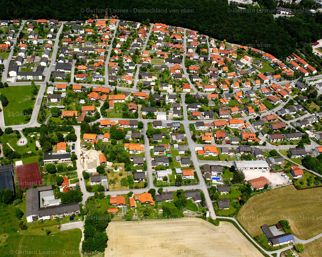 2600506 | GENDORF 09.06.2006 Stadtansicht des Innenstadtbereiches  in Gendorf im Bundesland Bayern, Deutschland // City view on down town  in Gendorf in the state Bavaria, Germany Foto: Gerhard Launer