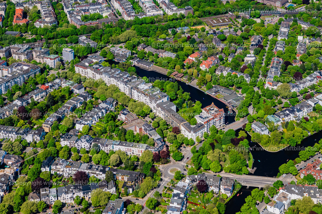 Hamburg_Harvestehude_Eppendorf_ELS_4909010525 | HAMBURG 01.05.2025 Fluß - Brückenbauwerk zur Überquerung am Isebekkanal entlang der Heilwigstraße im Ortsteil Eppendorf in Hamburg, Deutschland. // River - bridge construction at the Isebekkanal along the Heilwigstrasse in the district Eppendorf in Hamburg, Germany. Foto: Martin Elsen