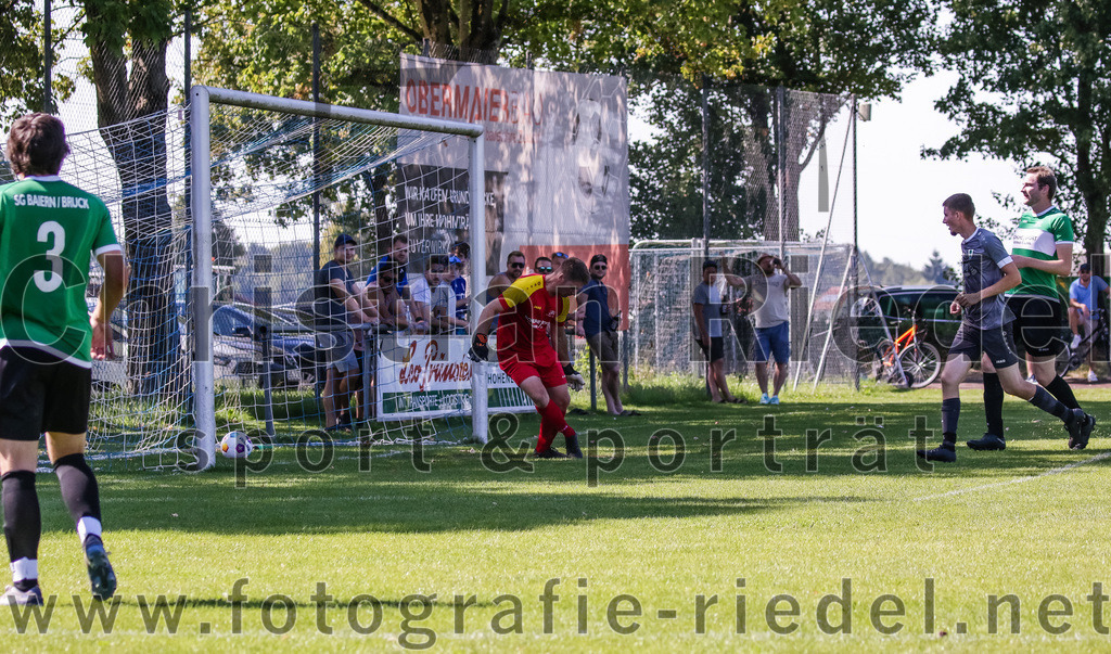 2023-08-20_071_SV_Hohenlinden_gegen_SV_Buch | Hohenlinden, Deutschland, 20.08.2023:
Fußball, A-Klasse 2023 / 2024, 1. Spieltag, SV Hohenlinden gegen SV Bruck, Endergebnis: 5:1

Tor zum 2:0 durch Justin Weinberger (SV Hohenlinden, #2)
Torwart Simon Heiler (SV Bruck, #1)

Foto: Christian Riedel / fotografie-riedel.net