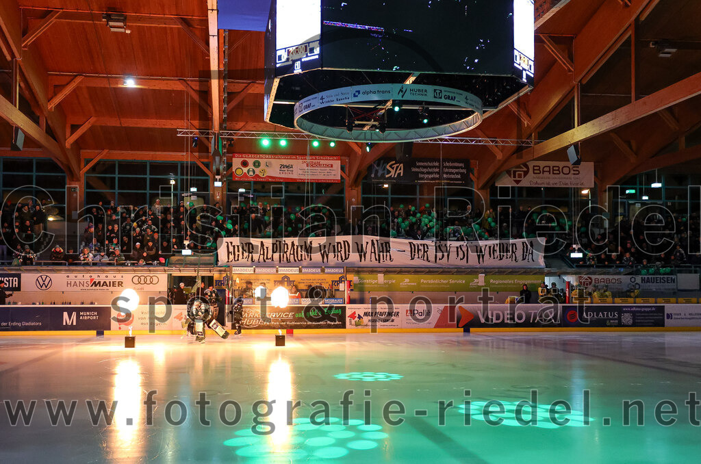 2025-12-19_001_TSV_Erding_gegen_Toelzer_Loewen | Erding, Deutschland, 19.12.2025:Eishockey, Oberliga Süd 2025 / 2026, 27. Spieltag, TSV Erding gegen Tölzer Löwen, Endergebnis: 2:5Torwart David Zabolotny (Erding Gladiators, #72)Foto: Christian Riedel / fotografie-riedel.net