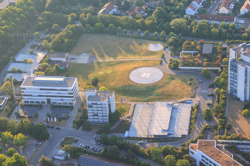 Luftbild: BG Klinik Ludwigshafen von Süden bei Sonnenaufgang im Ortsteil Oggersheim in Ludwigshafen im Bundesland Rheinland-Pfalz in Deutschland. Foto: IMG_69437.jpg vom 04.07.2014 durch Werner Riehm/FLY-FOTO.deAuflösung des Originals: 4752 x 3168 pxLinkedin
