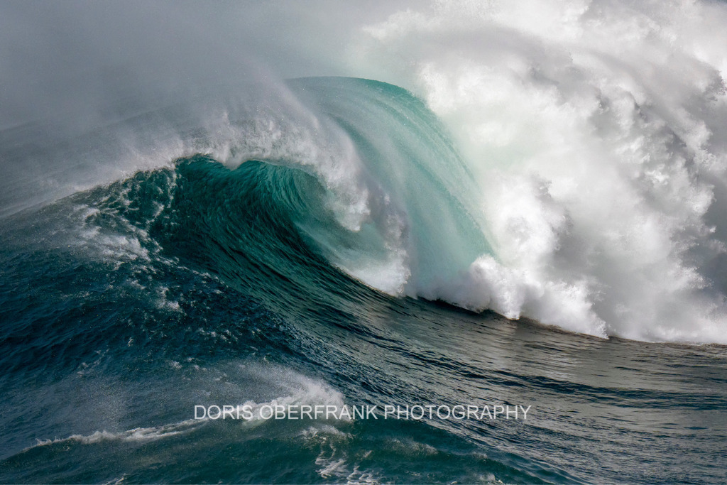 Flawless curves | Nazaré: Flawless curve - Realisiert mit Pictrs.com