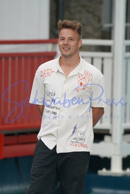 060823Ho1913 | Alexander Knappe - Immer wieder sonntags


Die 10. Staffel der beliebten Sonntags Fernseh Show war von viel Regen begleitet. Ein Musikmix sorgte fuer Unterhaltung. 

Deutschland, Rust, Europapark Wasserwelt Rulantika, 06.08.2023