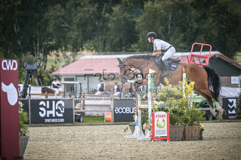 DOS_6823 | Entdecke hochwertige Reitturnierfotos von Foto Oger. Professionell, emotional und authentisch – jetzt Lieblingsmomente im Shop bestellen.Deutschlandweite Turnierfotografie. - Realisiert mit Pictrs.com