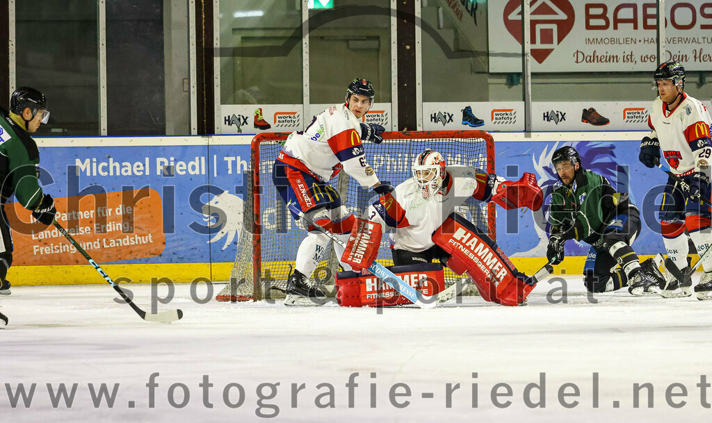 2023-02-19_023_TSV_Erding_gegen_VfE_Ulm-Neu-Ulm | Erding, Deutschland, 19.02.2023:
Eishockey, Bayernliga Meisterrunde Gruppe B 2022 / 2023, 5. Spieltag, TSV Erding gegen VfE Ulm/Neu-Ulm, Endergebnis: 

Mark Waldhausen (Erding Gladiators, #27), Simon Klinger (VfE Ulm/Neu-Ulm e. V., #67), Torwart David Heckenberger (VfE Ulm/Neu-Ulm e. V., #3), Philipp Michl (Erding Gladiators, #77), Benedikt Stempfel (VfE Ulm/Neu-Ulm e. V., #29)

Foto: Christian Riedel / fotografie-riedel.net