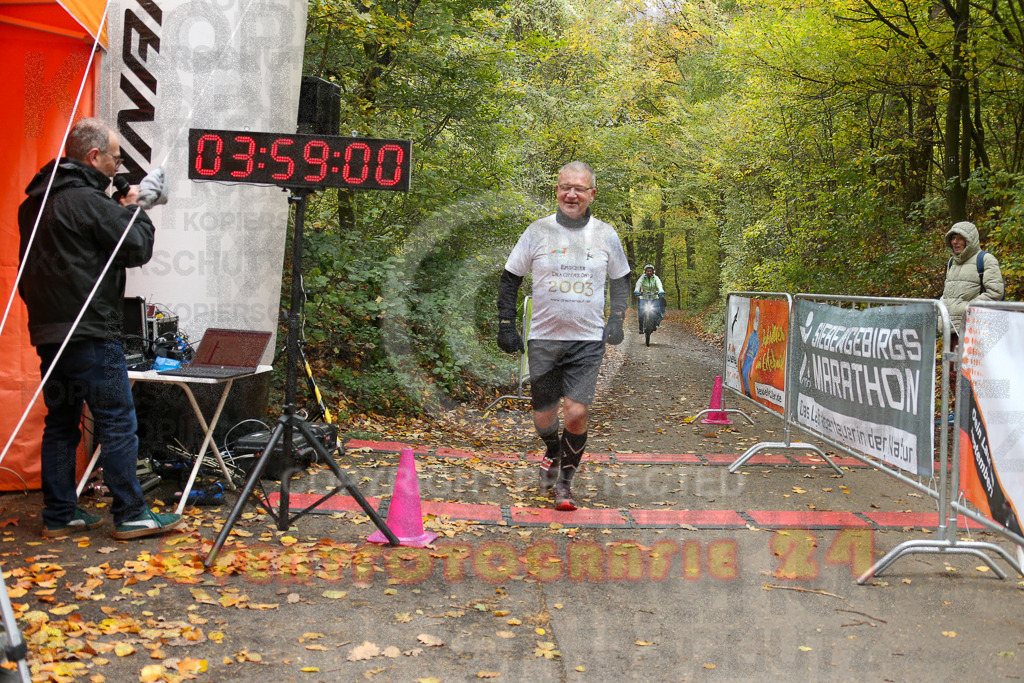 251026_1400_EX1_4093 | Sportfotografie im Rhein-Sieg Kreis, Köln, Bonn, NRW, Rheinland Pfalz, Hessen, etc. Unser Tätigkeitsfeld umfasst den Laufsport vom Volkslauf über den Marathon, Duathlon, Triathon bis zum Ultralauf wie Kölnpfad Ultra oder Schindertrail.