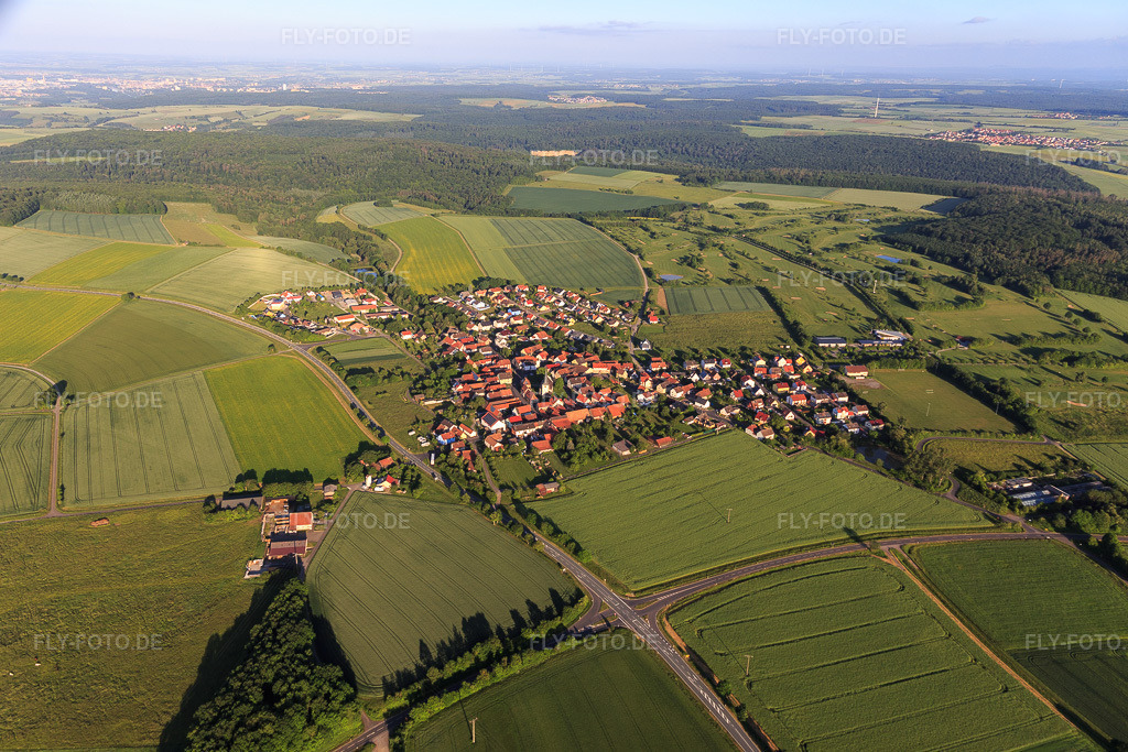 Luftbild: Ortsansicht von Osten im Ortsteil Löffelsterz in Schonungen im Bundesland Bayern in Deutschland. Foto: IMG_127046.jpg vom 13.06.2021 durch Werner Riehm/FLY-FOTO.de