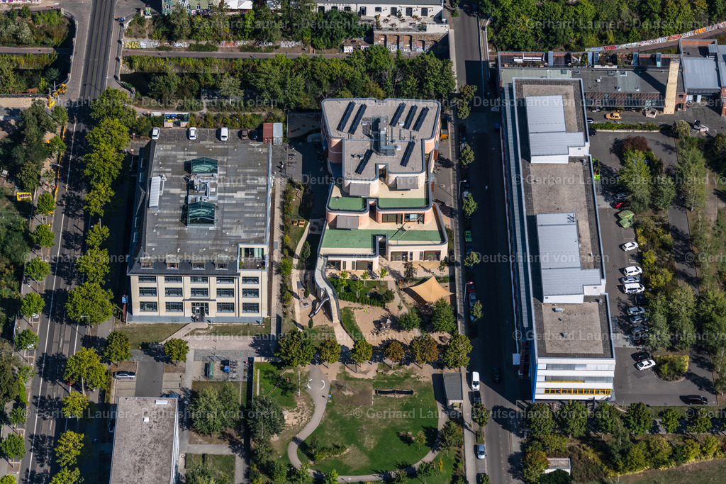 4041888 | LEIPZIG 15.09.2020 Gebäude der KITA Kindertagesstätte - Kindergarten an der Karl-Heine-Straße im Ortsteil Alt-West in Leipzig im Bundesland Sachsen, Deutschland. // Building the KITA day nursery on Karl-Heine-Strasse in the district Alt-West in Leipzig in the state Saxony, Germany. Foto: Gerhard Launer