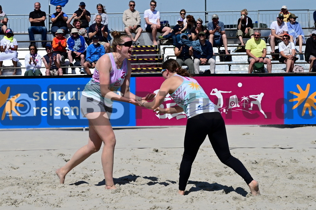 KBS Picture_Rock-The-Beach_Beachvollyball_041 | v.l. Krams Louisa (ETV Hamburg) und Clemann Feli (ETV Hamburg) ,Rock the Beach - die Nationale Beach-Vollyball Serie mit Festival-Charakter auf der Sandbank Strand in Ording vom 04.07. - 06.07.2025 , Qualifikation zur Deutschen Meisterschaft , - Realisiert mit Pictrs.com