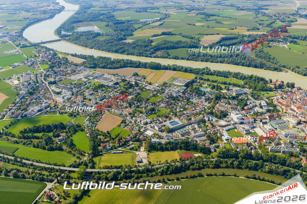 Luftaufnahme von Schärding - Die Luftaufnahme wurde 2025 vom UL-Flugzeug heraus erstellt ( keine Drohne ) - Hochauflösende Luftaufnahme - für professionelle Ausdrucke geeignet. Die Geschenkidee !Mit Lizenz und Bildrechte bestellbar