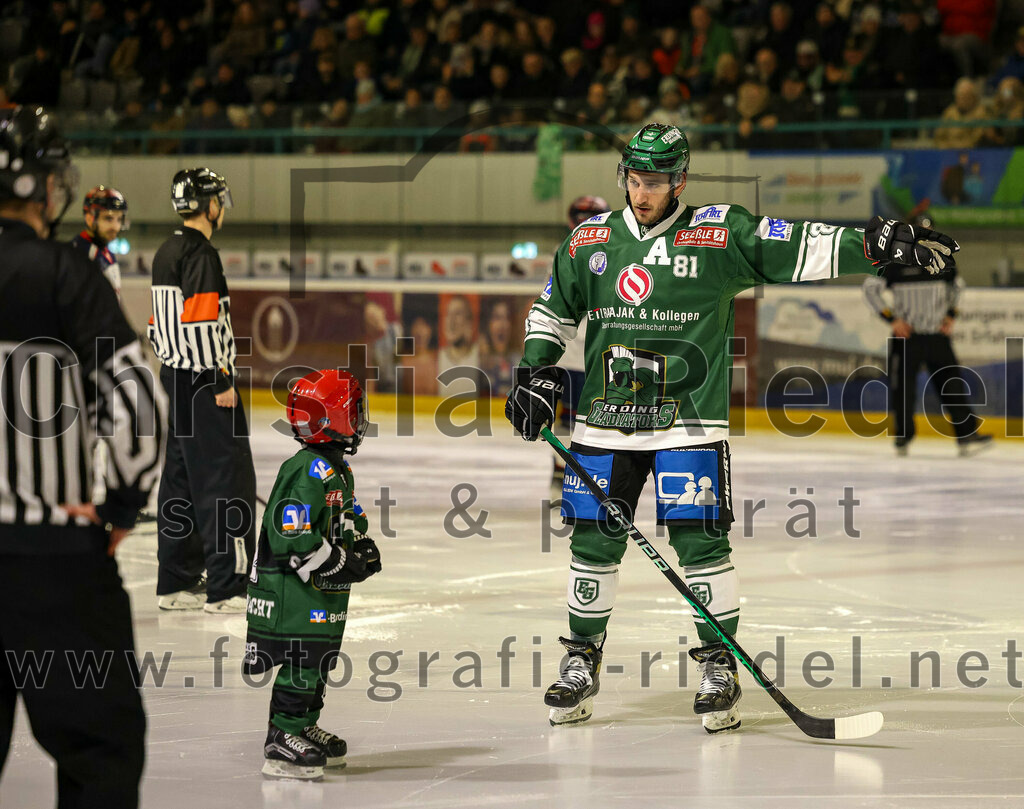 2024-01-05_006_TSV_Erding_gegen_VfE_Ulm-Neu-Ulm | Erding, Deutschland, 05.01.2024:
Eishockey, Bayernliga Vorrunde 2023 / 2024, 22. Spieltag, TSV Erding gegen VfE Ulm/Neu-Ulm, Endergebnis: 7:6

Maximilian Forster (Erding Gladiators, #81)

Foto: Christian Riedel / fotografie-riedel.net