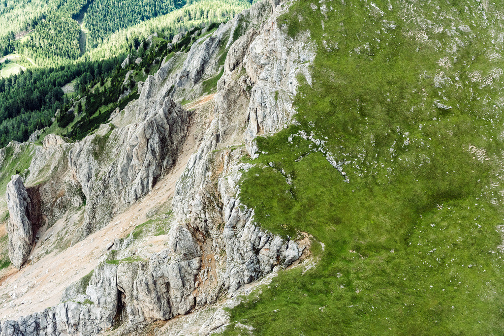 dr__0010075.jpg | REITINGAU 05.07.2017 Von Bergen umsäumte Tallandschaft in Reitingau in Steiermark, Österreich. // Valley landscape surrounded by mountains in Reitingau in Steiermark, Austria. Foto: Daniel Reiter