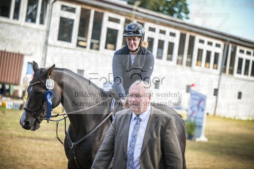 DOS_0035 | Entdecke hochwertige Reitturnierfotos von Foto Oger. Professionell, emotional und authentisch – jetzt Lieblingsmomente im Shop bestellen.Deutschlandweite Turnierfotografie. - Realisiert mit Pictrs.com