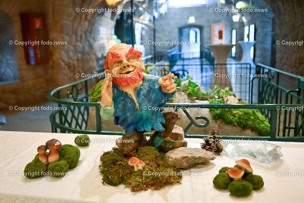 Poestlingberg_ Grottenbahn_ 26.02.2024-1 | 26.02.2024, Poestlingberg, Grottenbahn, AUT, Grottenbahn, Poestlingberg im Bild Fundzwerg - dieser Zwerg wurde am Tor anonym abgegeben, es handelt sich um einen original Zwerg, aber niemand weiss woher dieser stammt