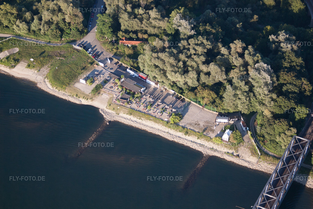 Luftbild: Ausflugslokal Tropic Beach Island an der Eisenbahnbrücke im Ortsteil Rheinsheim in Philippsburg im Bundesland Baden-Württemberg in Deutschland. Foto: IMG_59681.jpg vom 04.09.2013 durch Werner Riehm/FLY-FOTO.de
