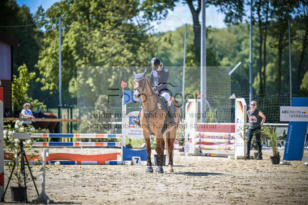 DOS_0148 | Entdecke hochwertige Reitturnierfotos von Foto Oger. Professionell, emotional und authentisch – jetzt Lieblingsmomente im Shop bestellen.Deutschlandweite Turnierfotografie. - Realisiert mit Pictrs.com