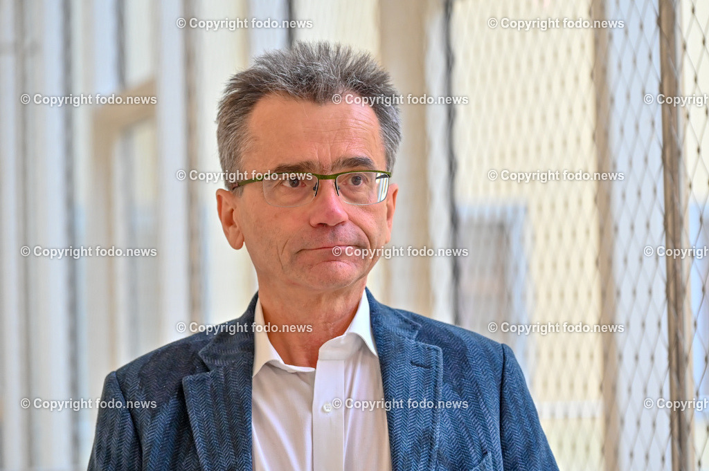 Pressekonferenz Aerztekammer für Ooe_ Neue Formen der Finanzierung im Gesundheitssystem_ 03.01.2023-25 | 03.01.2023, Presseclub Linz, AUT, Pressekonferenz Aerztekammer für Ooe, Neue Formen der Finanzierung im Gesundheitssystem, im Bild Peter Niedermoser (Praesident der Ooe-Aerztekammer)