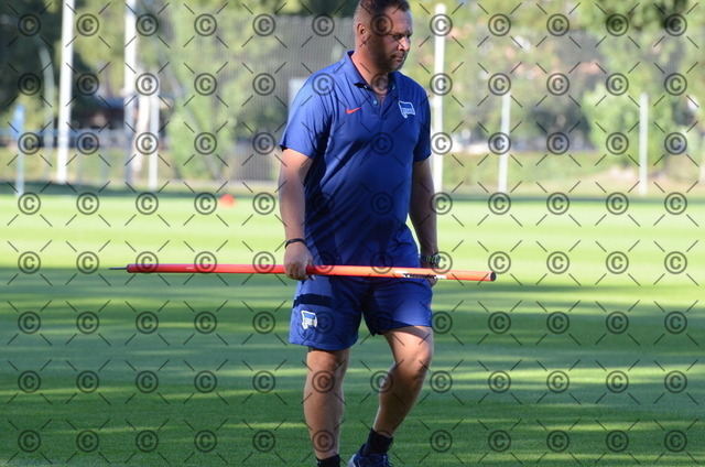 RGE_6347 | Pal Dardai war von Februar 2015 bis 2019 , von Januar 2021 bis November 2021 und zuletzt von April 2023 bis Juni 2024 Cheftrainer von Hertha BSC. Fotograf. Ralf Gebhardt - Realisiert mit Pictrs.com
