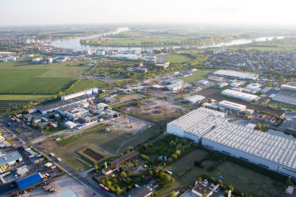 Luftbild: Industrie- und Gewerbegebiet NO mit Grieshaber Logistic Group AG in Biebesheim am Rhein im Bundesland Hessen in Deutschland. Foto: IMG_077725.jpg vom 23.04.2015 durch Werner Riehm/FLY-FOTO.de