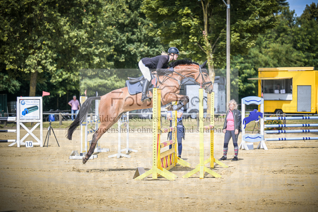 DOS_7140 | Entdecke hochwertige Reitturnierfotos von Foto Oger. Professionell, emotional und authentisch – jetzt Lieblingsmomente im Shop bestellen.Deutschlandweite Turnierfotografie. - Realisiert mit Pictrs.com