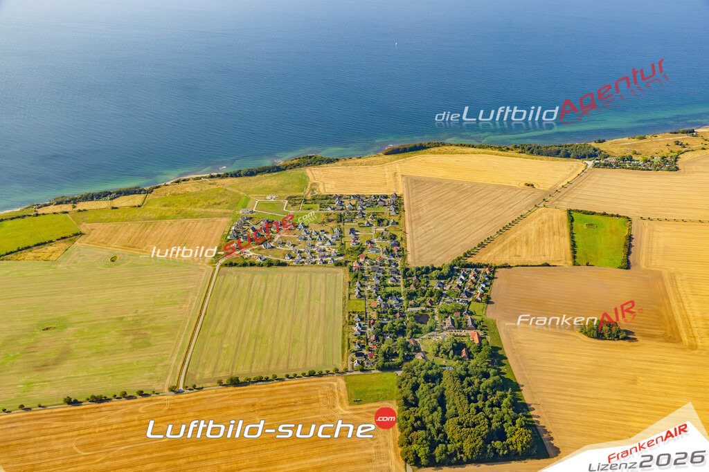 Schöne Luftaufnahme als Geschenk in Lancken Dranske - Die Luftbildaufnahme wurde 2025 vom UL-Flugzeug heraus erstellt ( keine Drohne ) - Hochauflösende Luftaufnahme -Nicht vergleichbar mit Google Maps oder Satelittenbilder- Die Geschenkidee !Mit Lizenz und Bildrechte bestellbar
