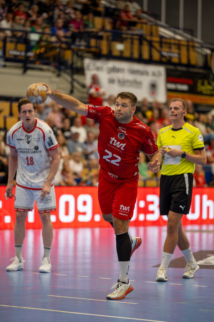 2. HBL (Handball-Bundesliga), Saison 2026/27, 1. Spieltag: Eulen Ludwigshafen gegen TuS Ferndorf | 2. HBL (Handball-Bundesliga), Saison 2026/27, 1. Spieltag: Eulen Ludwigshafen gegen TuS Ferndorf***Kian Schwarzer (22, Ludwigshafen) kann diesen Siebenmeter nicht verwandeln - Realisiert mit Pictrs.com
