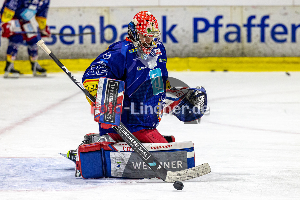 EC Peiting vs SC Riessersee | Eishockey Oberliga Süd 2023/2024, EC Peiting vs SC Riessersee,
Andreas MAGG (ECP Goali 32) in Aktion,
2023-10-20 in Peiting (Eisstadion)
32 Andreas MAGG (ECP Goali 32)
Copyright: WolfgangxLindner foto-lindner.de