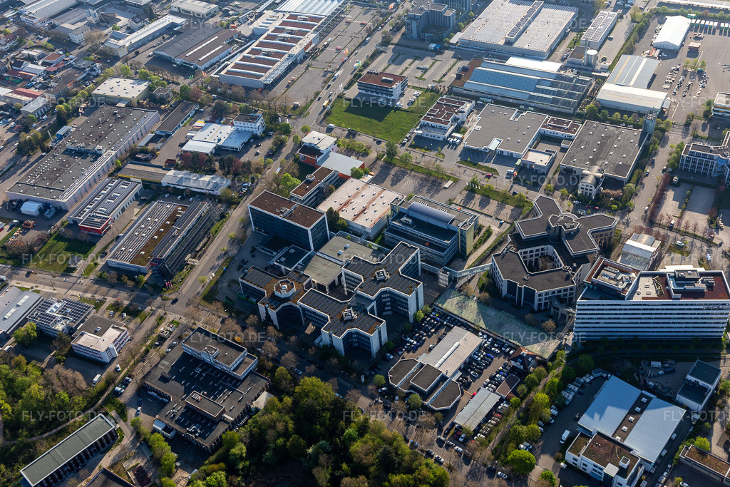 Luftbild: Gewerbegebiet und Firmenansiedlung Haid mit Premium Automobile Freiburg GmbH - Jaguar Vertragshändler im Breisgau im Ortsteil Saint Georgen-Nord in Freiburg im Bundesland Baden-Württemberg in Deutschland. Foto: IMG_126711.jpg vom 25.04.2021 durch Werner Riehm/FLY-FOTO.de