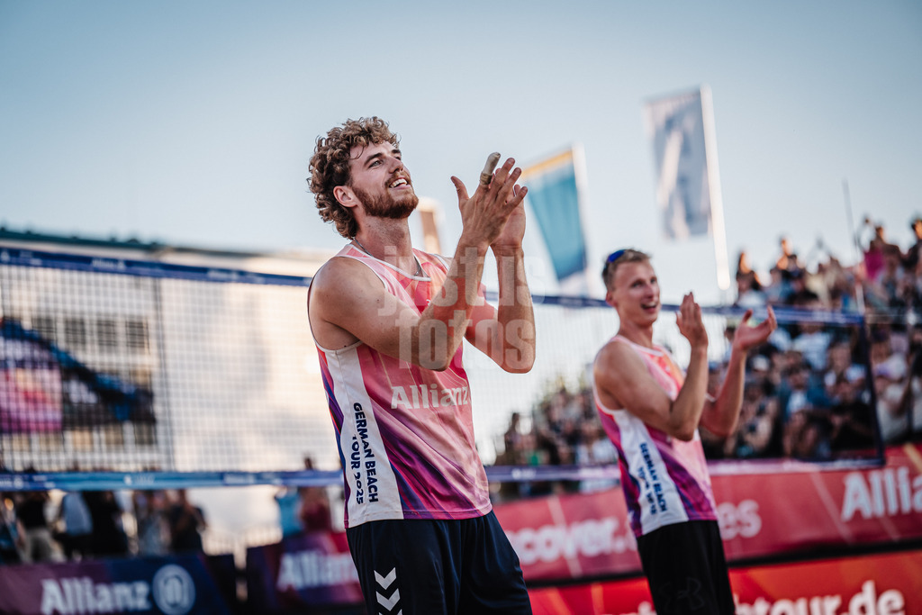 Beachvolleyball | Männer | Allianz German Beach Tour 2025 | Tourstop Berlin | 16.08.2025 | v.l. Luis Henrichs und Cedrik Moede jubeln nach dem Sieg