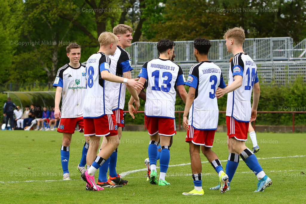 NH_HamburgerSVU19_FCHansaRostockU19_U19Bundesliga_28042024 | Jubel über das 2:0 von #22 Jeremy Gandert bei der Hamburger SV U19.

Fußball I Junioren I A-Junioren Bundesliga Nord/Nordost I Saison 2023-2024 I 24. Spieltag I Hamburger SV U19 - FC Hansa Rostock U19 I 28.04.2024 I Sportpark Eimsbüttel - Realisiert mit Pictrs.com