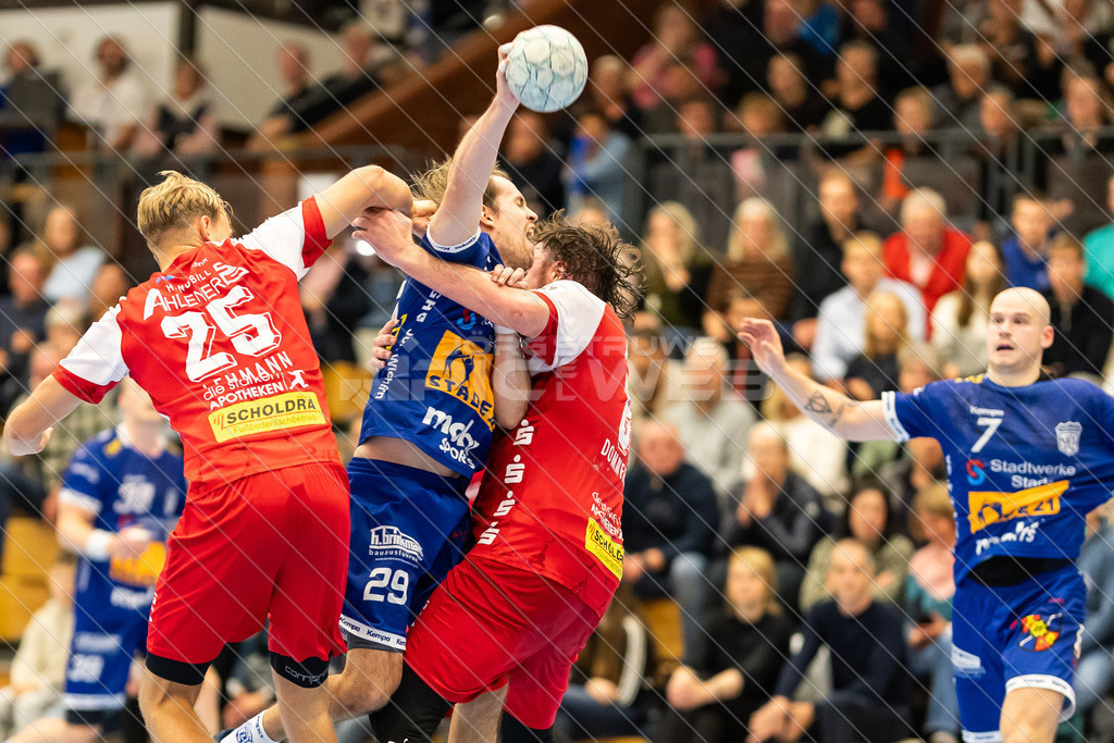 20251011_Picselweb-Fotografie_2R3_3084 | Joris Lehmann (25, Ahlener SG), Marten Franke (29, VfL Fredenbeck), Philipp Dommermuth (87, Ahlener SG), Michel Brassait (7, VfL Fredenbeck) - Realisiert mit Pictrs.com