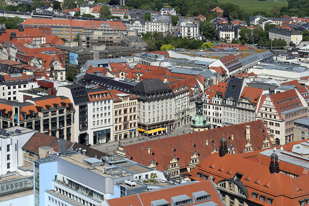 Foto: Leipzig - Alte Waage - Blick auf den Markt mit Alter Waage rechts | Das Team hinter BILDLEXIKON LEIPZIG bündelt historische wie aktuelle Informationen über die Stadt Leipzig in Text und Bild auf einer Plattform und stellt diese der interessierten Öffentlichkeit zur Verfügung.