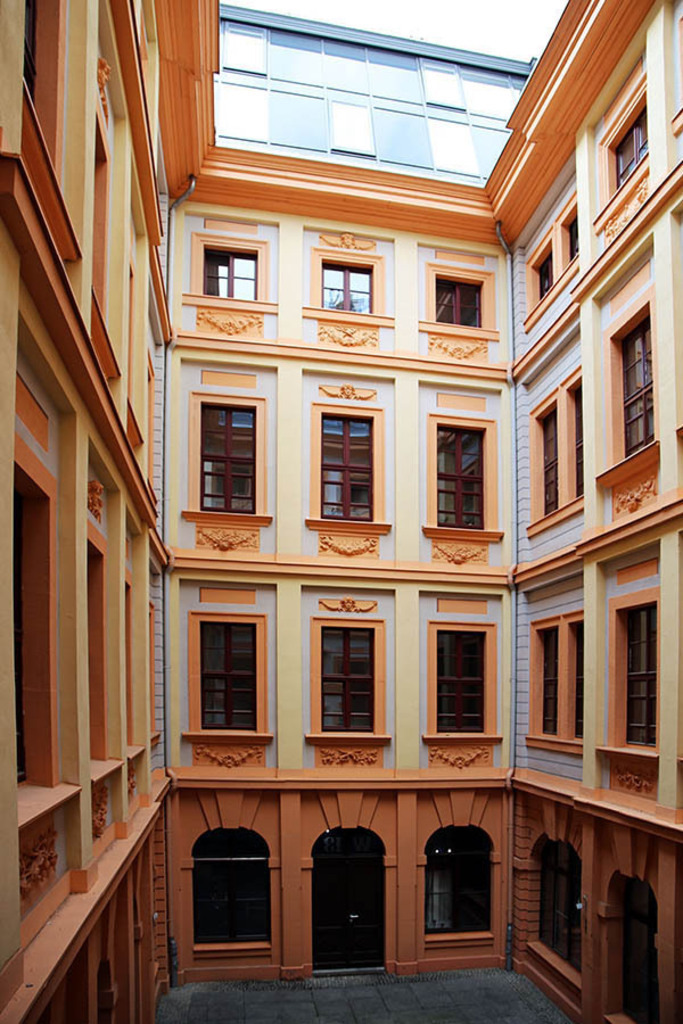 Bildlexikon Leipzig - Romanushaus - Innenhof | Das Team hinter BILDLEXIKON LEIPZIG bündelt historische wie aktuelle Informationen über die Stadt Leipzig in Text und Bild auf einer Plattform und stellt diese der interessierten Öffentlichkeit zur Verfügung.