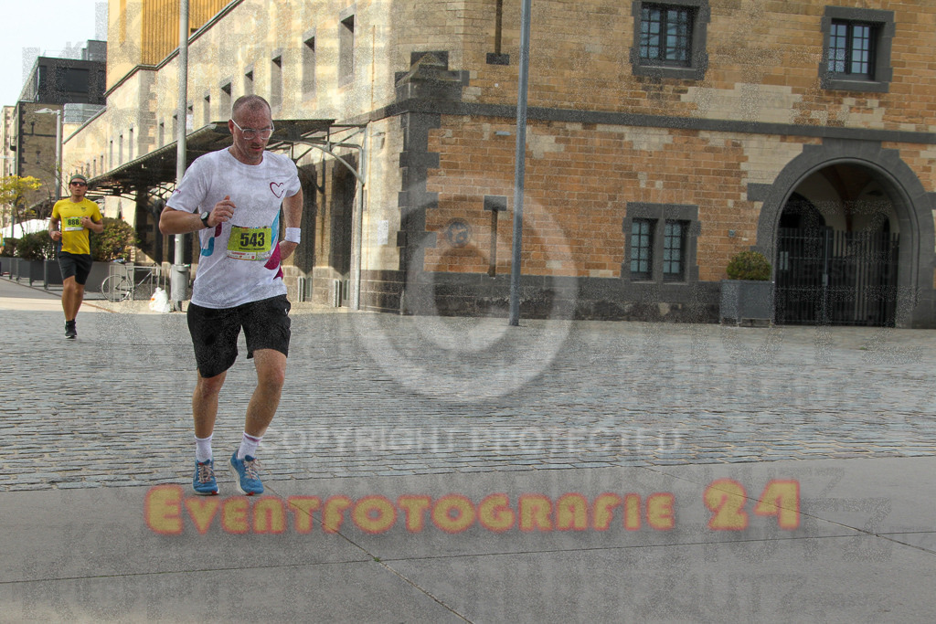 250920_1535_EV4_9246 | Sportfotografie im Rhein-Sieg Kreis, Köln, Bonn, NRW, Rheinland Pfalz, Hessen, etc. Unser Tätigkeitsfeld umfasst den Laufsport vom Volkslauf über den Marathon, Duathlon, Triathon bis zum Ultralauf wie Kölnpfad Ultra oder Schindertrail.