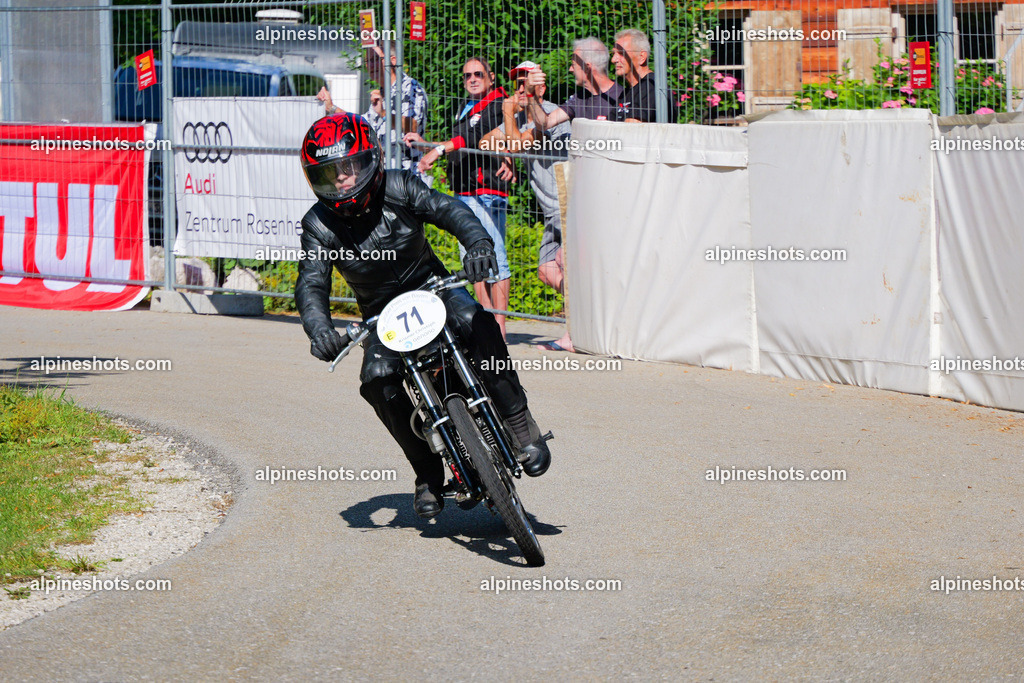 P1025771 | Erleben Sie atemberaubende, hochqualitative Fotos Ihrer Fahrt entlang der malerischen Alpenstraßen. Besuchen Sie alpineshots.com, um professionelle Aufnahmen Ihrer unvergesslichen Reise zu finden und zu kaufen - Realisiert mit Pictrs.com