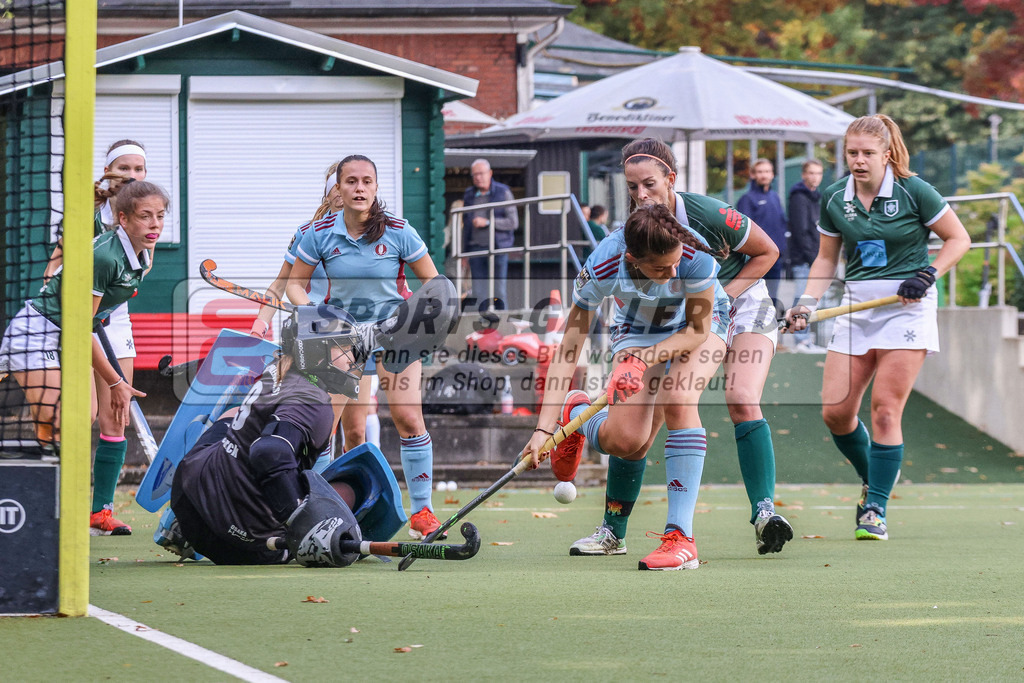 MJ_2022-10-08_Damen_HTCU-UHC-27 | Finja Stark (Uhlenhorst Mülheim #9), Melanie Terber (Uhlenhorst Mülheim #22) &amp; Lisa Musci (UHC Hamburg #22), Uhlenhorst Mülheim - UHC Hamburg am 8.10.2022 im Waldstadion, Mülheim a. d. Ruhr
