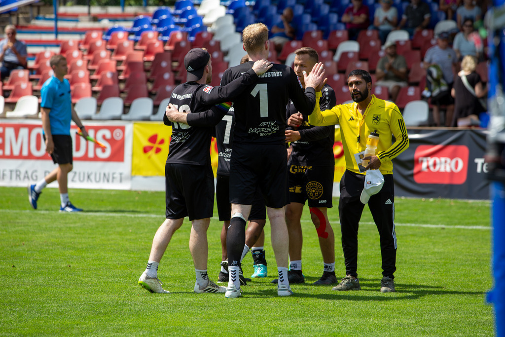 Faustball: TSV Pfungstadt gegen DSG UKJ Froschberg (IFA 2024 Fistball World Tour Finals Mannheim, Vorrundenspiel Gruppe A). Bild: Die Mannschaft von Pfungstadt nach dem hart umkämpften Sieg | Faustball: TSV Pfungstadt gegen DSG UKJ Froschberg (IFA 2024 Fistball World Tour Finals Mannheim, Vorrundenspiel Gruppe A). Bild: Die Mannschaft von Pfungstadt nach dem hart umkämpften Sieg - Realisiert mit Pictrs.com
