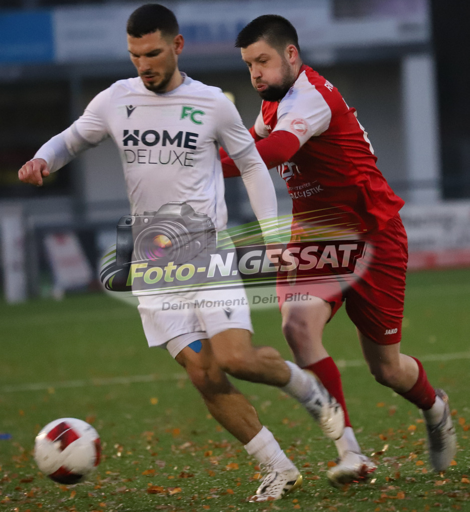 FC RW Kirchlengern - FC Lübbecke | Auf dem Bild zu sehen: rot FC RW Kirchlengern: Dennis Quirin ; weiß FC Lübbecke: Luca David SteinhofFC RW Kirchlengern, FC Lübbecke, Saison 25/26, Landesliga, Kirchlengern, Deutschland - Realisiert mit Pictrs.com