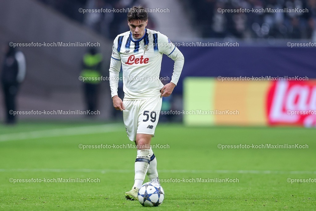 UCL26112502091 | 26.11.2025, Fußball, UEFA Champions League, Eintracht Frankfurt - Atalanta Bergamo, Deutsche-Bank-Park (Frankfurt am Main), 5. Spieltag, Saison 2025 2026: Nicola Zalewski&nbsp;(Atalanta Bergamo #59)  Regulations prohibit any use of photographs as image sequences and or quasi-video.