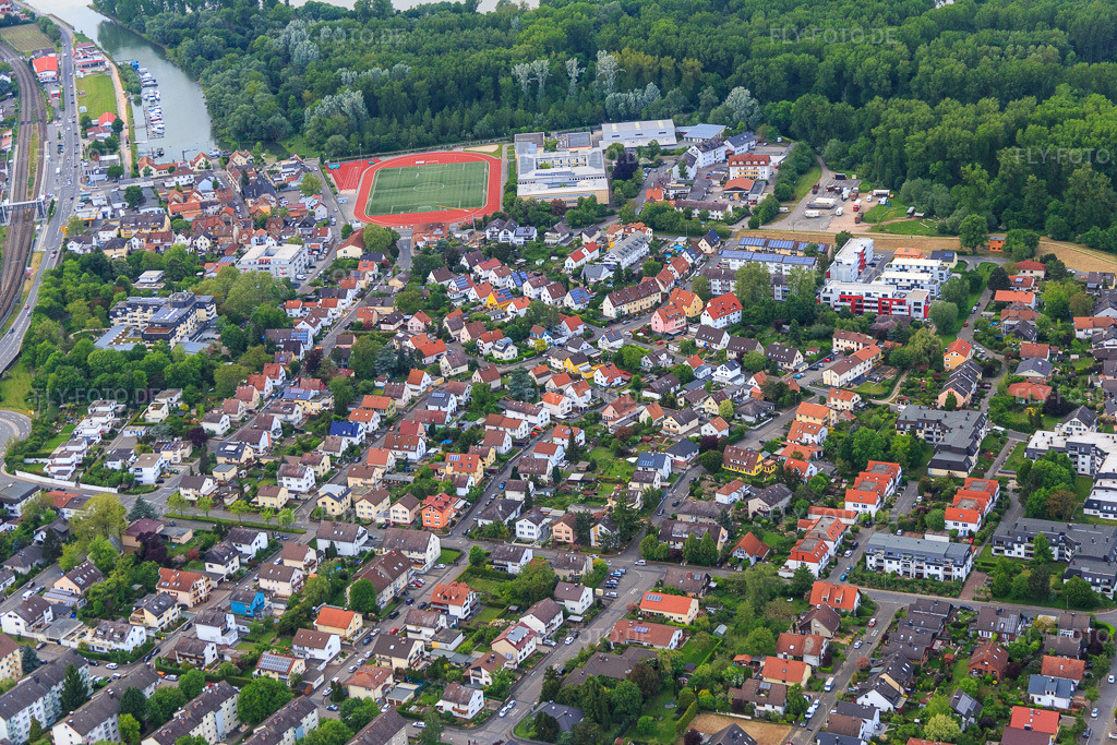 Luftbild: Im Kläuerchen und Gymnasium zu St. Katharinen Oppenheim in Oppenheim im Bundesland Rheinland-Pfalz in Deutschland. Foto: IMG_088480.jpg vom 17.05.2016 durch Werner Riehm/FLY-FOTO.deGymnasium zu St. Katharinen Oppenheim - Unsere Schule - unser Selbstverständnis