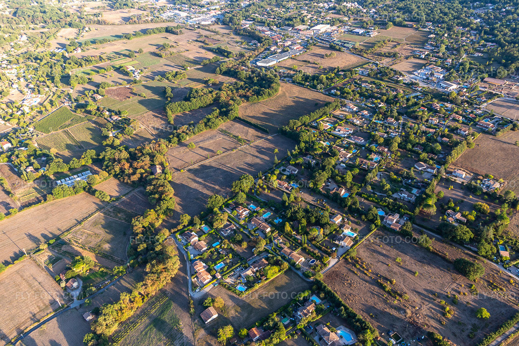 Aerial view: View of the town in Callian in the state Var, France.Photo: IMG_129545.jpg taken on 09/18/2021 by Werner Riehm/FLY-FOTO.comResolution of the original: 4932 x 3288 px