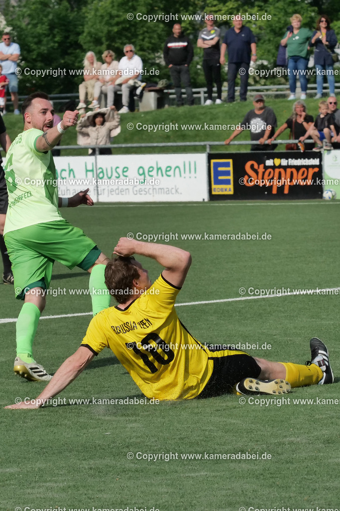 Fußball : Bezirksliga : SV 08/29 Friedrichsfeld - Borusia Veen am 10.05.2026 in Voerde Friedrichsfeld | Fußball : Bezirksliga : SV 08/29 Friedrichsfeld - Borusia Veen am 10.05.2026 in Voerde Friedrichsfeld - Realisiert mit Pictrs.com