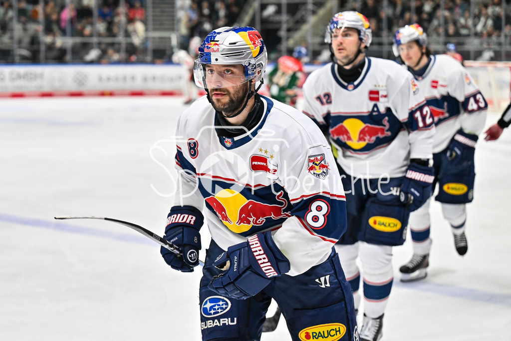 Augsburger Panther - EHC RB München | AUGSBURG, DEUTSCHLAND - 27. FEBRUAR: Jubel der Gäste nach dem Treffer zum 1-4 durch Tobias RIEDER (RB München 8) / Tor / Torschuetze / Freude / Happy während dem Match zwischen den Augsburger Panthern und dem EHC RB München am 46. Spieltag der Penny DEL im Curt Frenzel Stadion