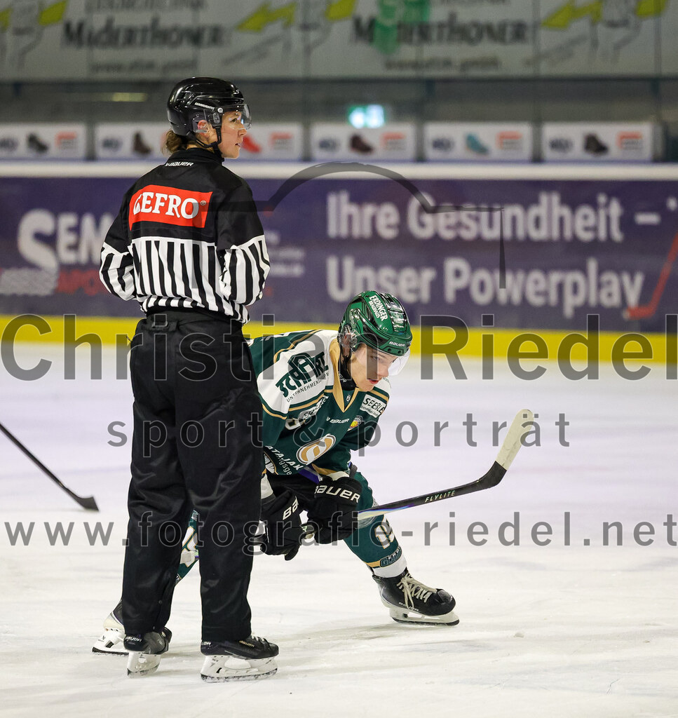 2025-11-02_129_TSV_Erding_gegen_EV_Fuessen | Erding, Deutschland, 02.11.2025:Eishockey, Oberliga Süd 2025 / 2026, 15. Spieltag, TSV Erding gegen EV Füssen, Endergebnis: 2:6Dennis Henter (Erding Gladiators, #19)Foto: Christian Riedel / fotografie-riedel.net