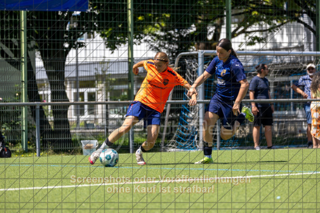 20250622_140926_0151 | #,ASV Eislingen (blau) vs. Tura Untermünkheim (orange), Fussball, Aufstiegsspiel in B-Juniorinnen-VS Nord Runde 2 - WfV, Saison 2024/2025, Kunstrasensportplatz im Ösch, Staufeneckerstraße, 73054 Eislingen, 22.06.2025 - 14:00 Uhr,Foto: PhotoPeet-Sportfotografie/Peter Harich