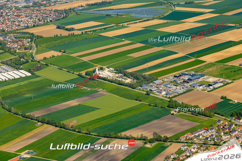 Das Luftbild zeigt : Gewebegebiet Wehringen - Die Luftaufnahme wurde 2024 vom UL-Flugzeug aus erstellt ( keine Drohne ) - Hochauflösende Luftaufnahme - Für grossformatige Ausdrucke geeignet. Die Geschenkidee !Mit Lizenz und Bildrechte bestellbar