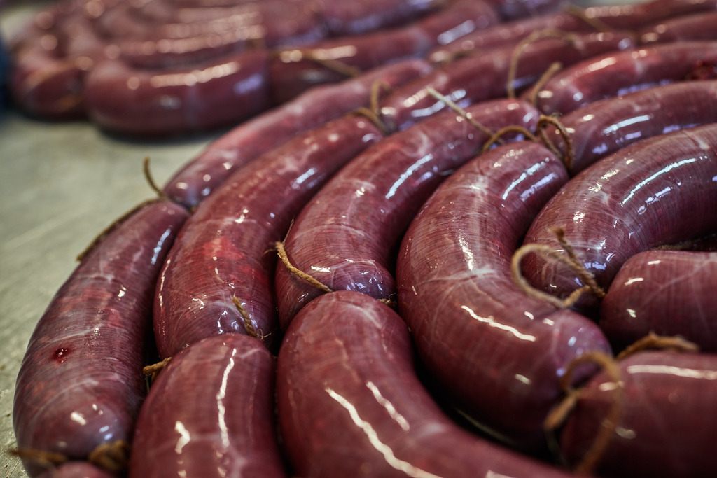 Fleischerei Dormayer | Langenzersdorf, Austria - February 12, 2019: Fleischerei Dormayer - Blutwurst Herstellung; abgebundener Blutwurstkranz. - Realisiert mit Pictrs.com