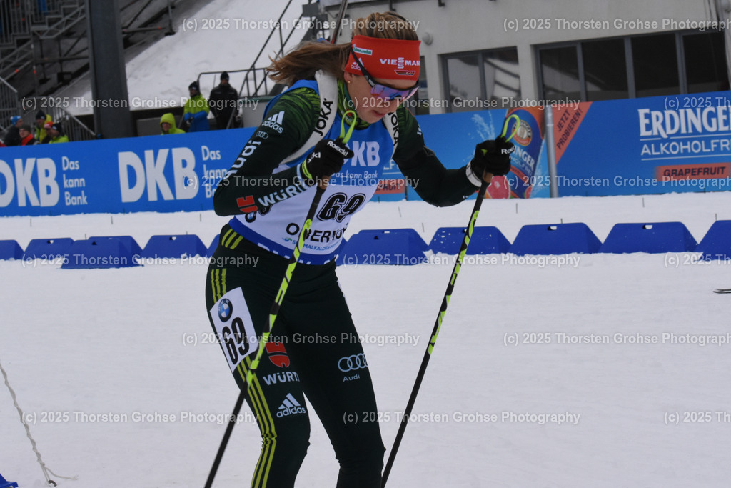 IBU WC Biathlon Oberhof 2018 | PREUSS Franziska (GER) beim Start; IBU WC Biathlon Oberhof 2018, 7.5 km Sprint Frauen am 04.01.2018 in der DKB Ski Arena in Oberhof, (Deutschland) - Realisiert mit Pictrs.com