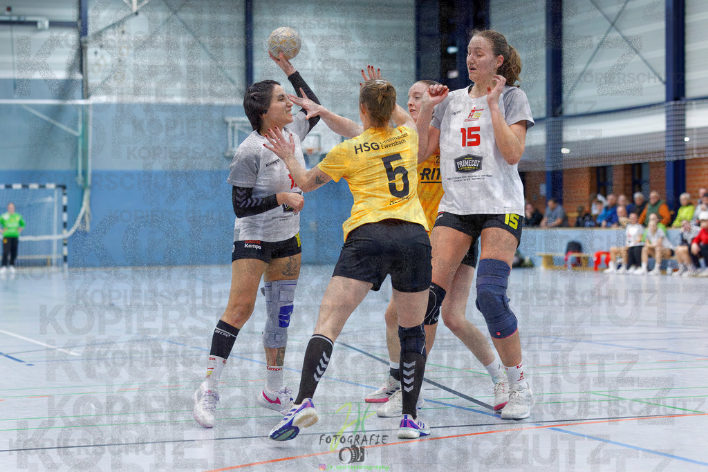 Frauen Oberliga Mitte (HHV); HSG Eibelshausen/Ewersbach - HSG Wettenberg II | Frauen Oberliga Mitte (HHV); HSG Eibelshausen/Ewersbach - HSG Wettenberg II am 13.12.2025 in Steinbrücken (Sporthalle am Hammerweiher)Photo © 2025 - Jörg Heinrich - Realisiert mit Pictrs.com