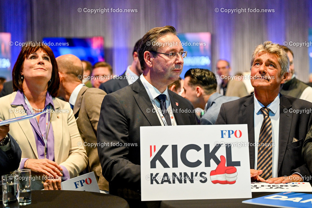 Pressewahldienst Linz zur Nationalratswahl 2024_ 29.09.2024-8 | 29.09.2024, Ursulinenhof Linz AUT, Nationalratswahl 2024, Pressewahldienst im Bild Sabine Binder (2.Landtagspraesidentin, FP), Hermann Brueckl (FP, NAbg), Herwig Mahr (FP, Klubobmann)